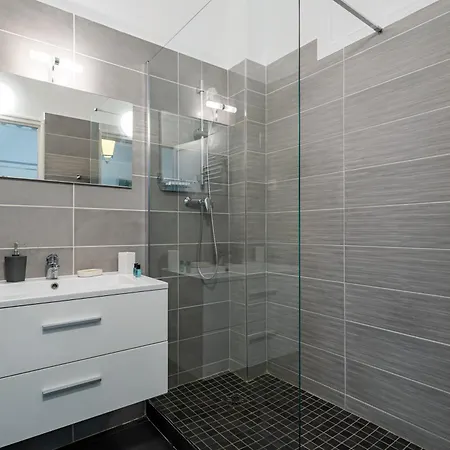 Promenade Des - 2 - Jardin Apartment *